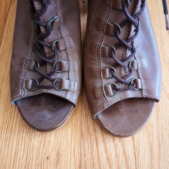 [SOLD] Felmini Soft Pebbled Leather Lace Up Peep Toe Portugal Block Heel Bootie - Picture 3 of 16